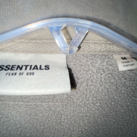 Used essentials - Picture 4 of 4